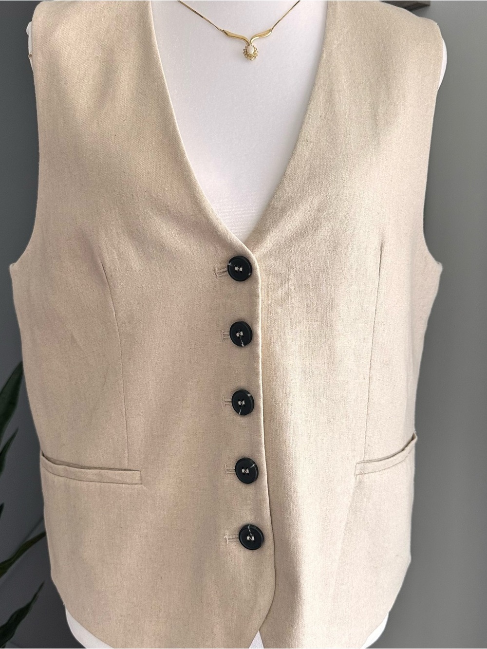 Zara Neutral Beige Vest with Contrast Buttons - Picture 3 of 7